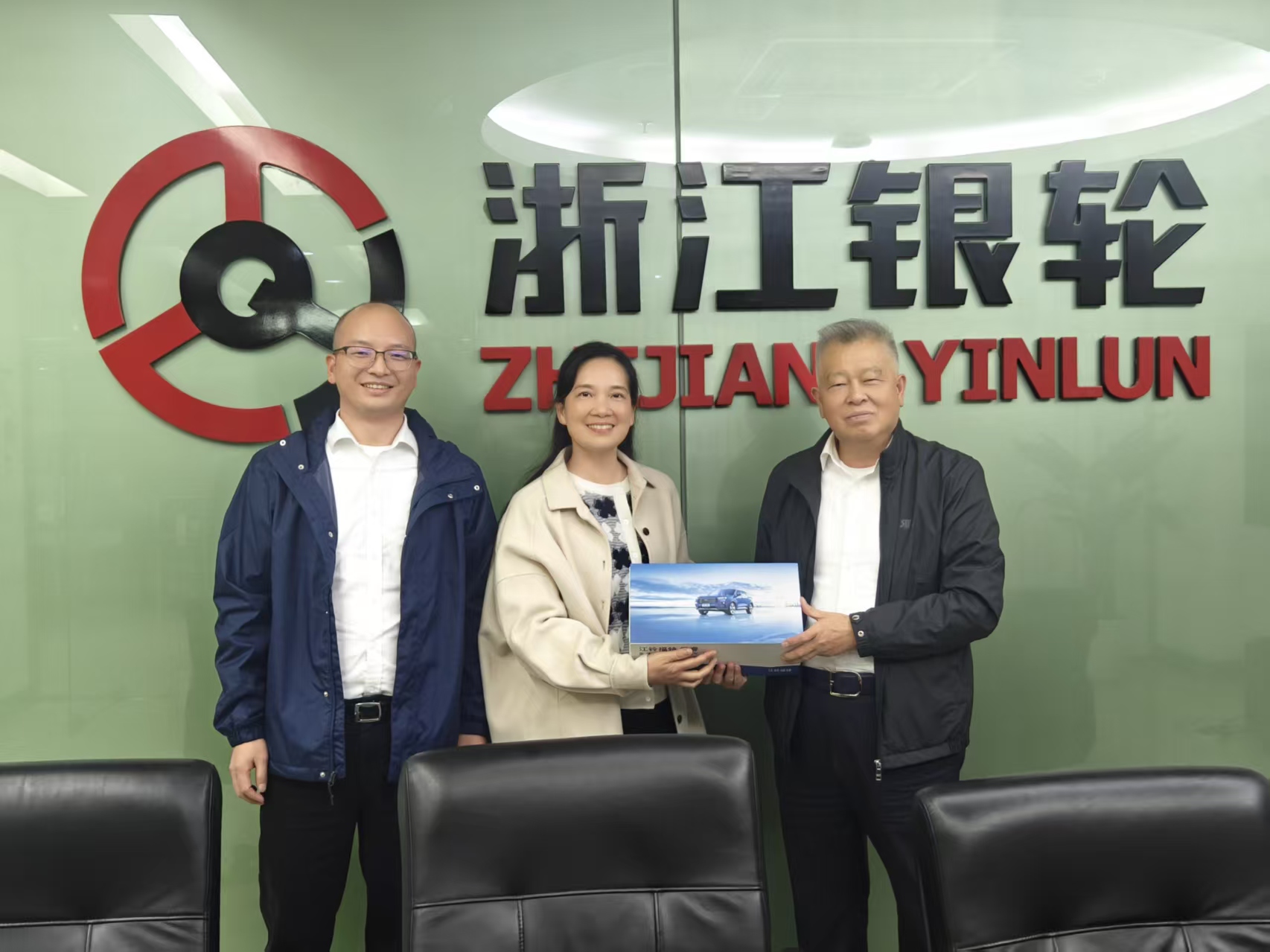 徐小敏董事長接待江鈴進出口公司領導來訪